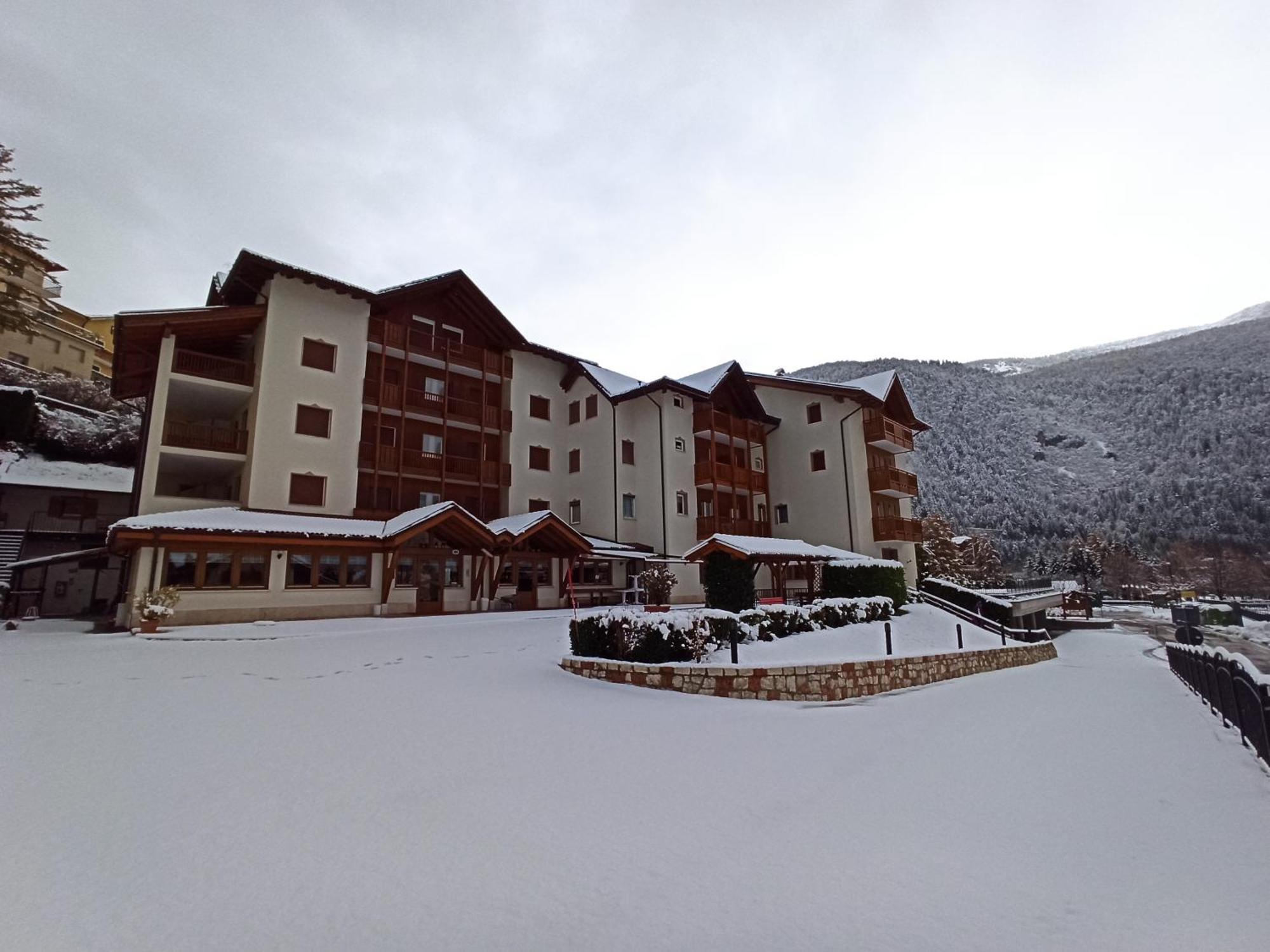 Hotel Zurigo Molveno Kültér fotó