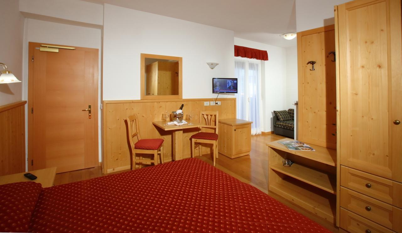 Hotel Zurigo Molveno Kültér fotó
