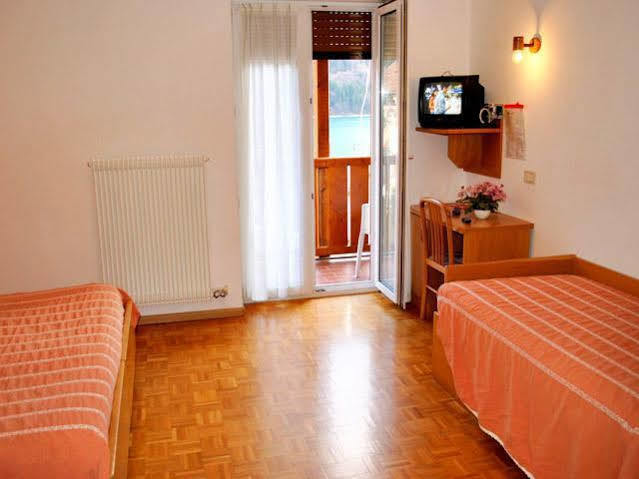 Hotel Zurigo Molveno Kültér fotó