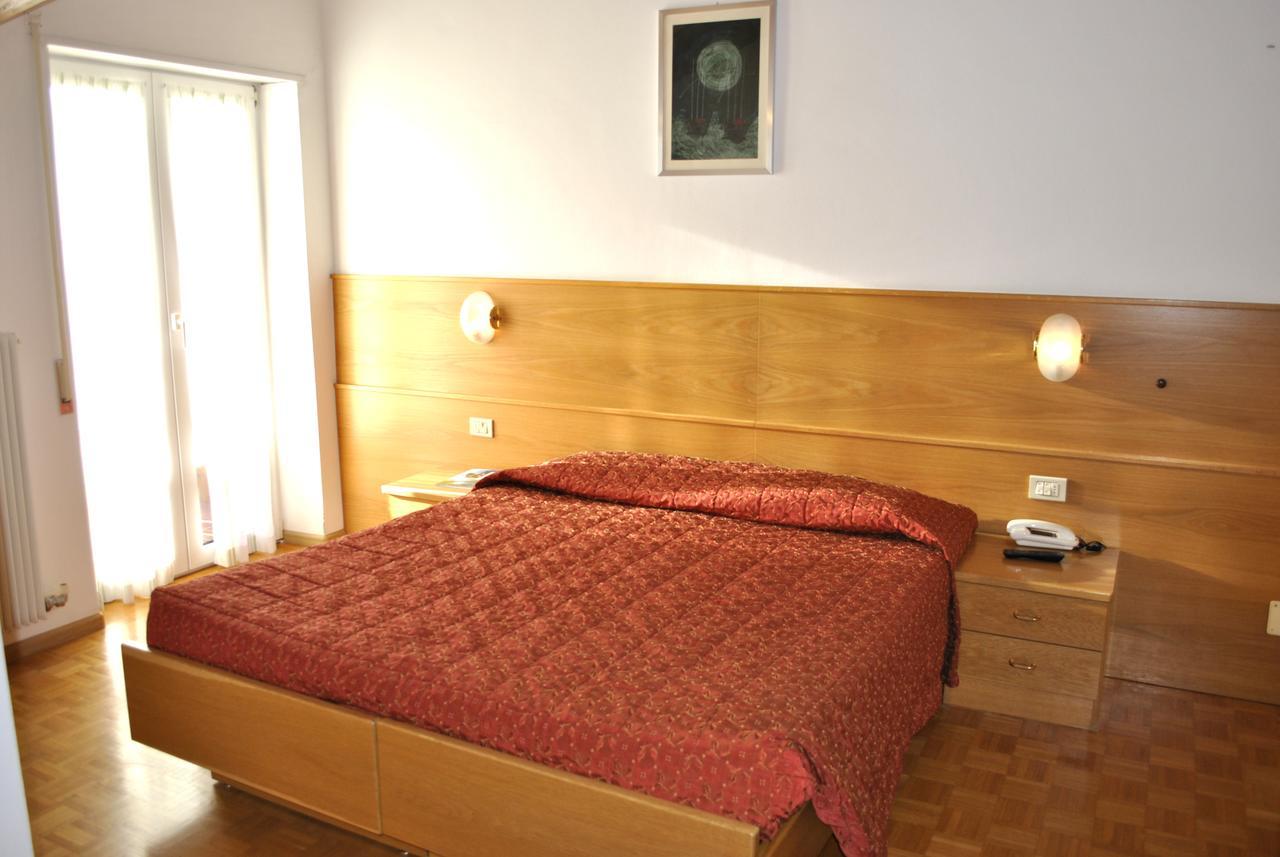 Hotel Zurigo Molveno Kültér fotó