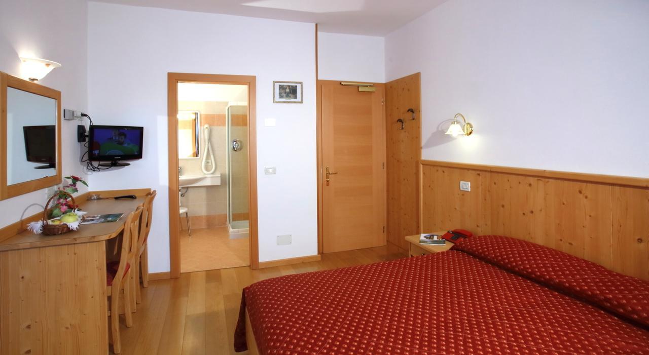 Hotel Zurigo Molveno Kültér fotó