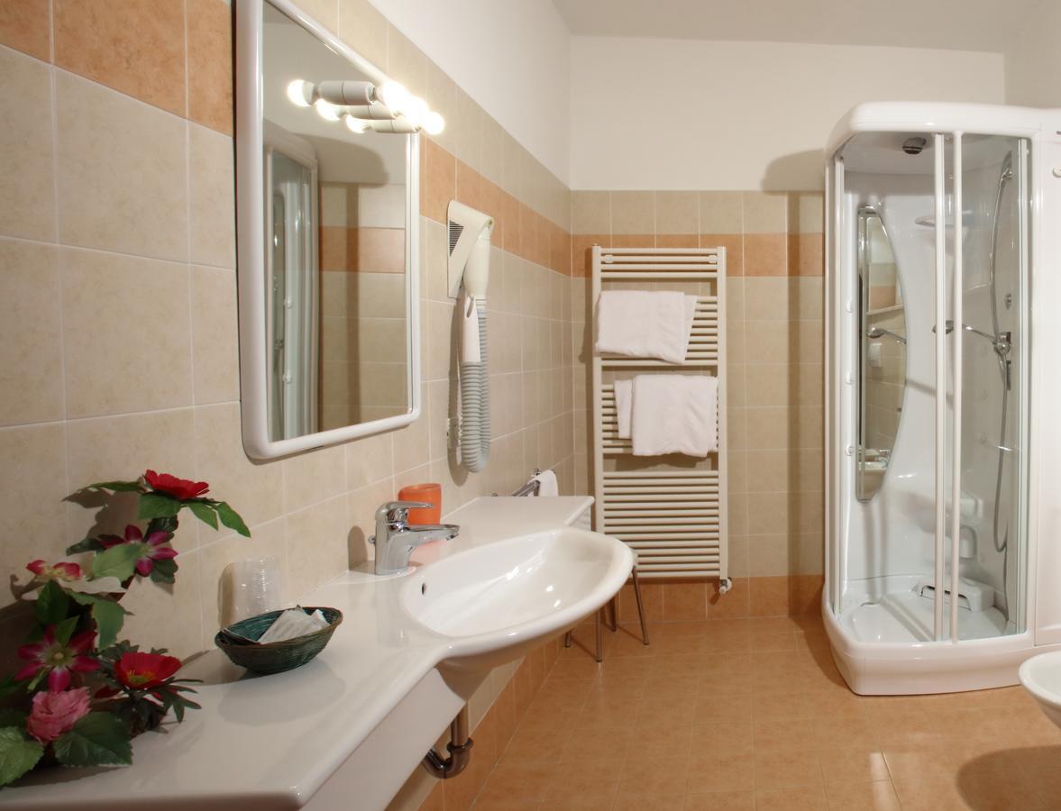 Hotel Zurigo Molveno Kültér fotó